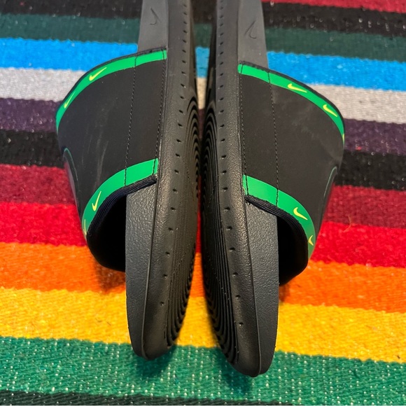 Nike Oregon ducks Slides Slip Ons Mens 7.5 women’s 9 - Picture 13 of 16